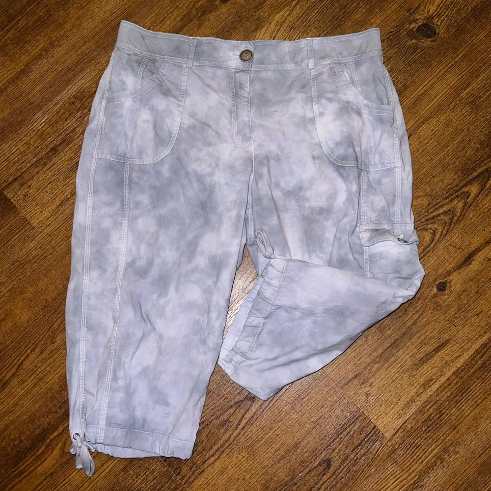 LAST CALL Laura Scott Gray Marbled Retro Lightweight Cargo Capri Pants Size 14 - Picture 2 of 12